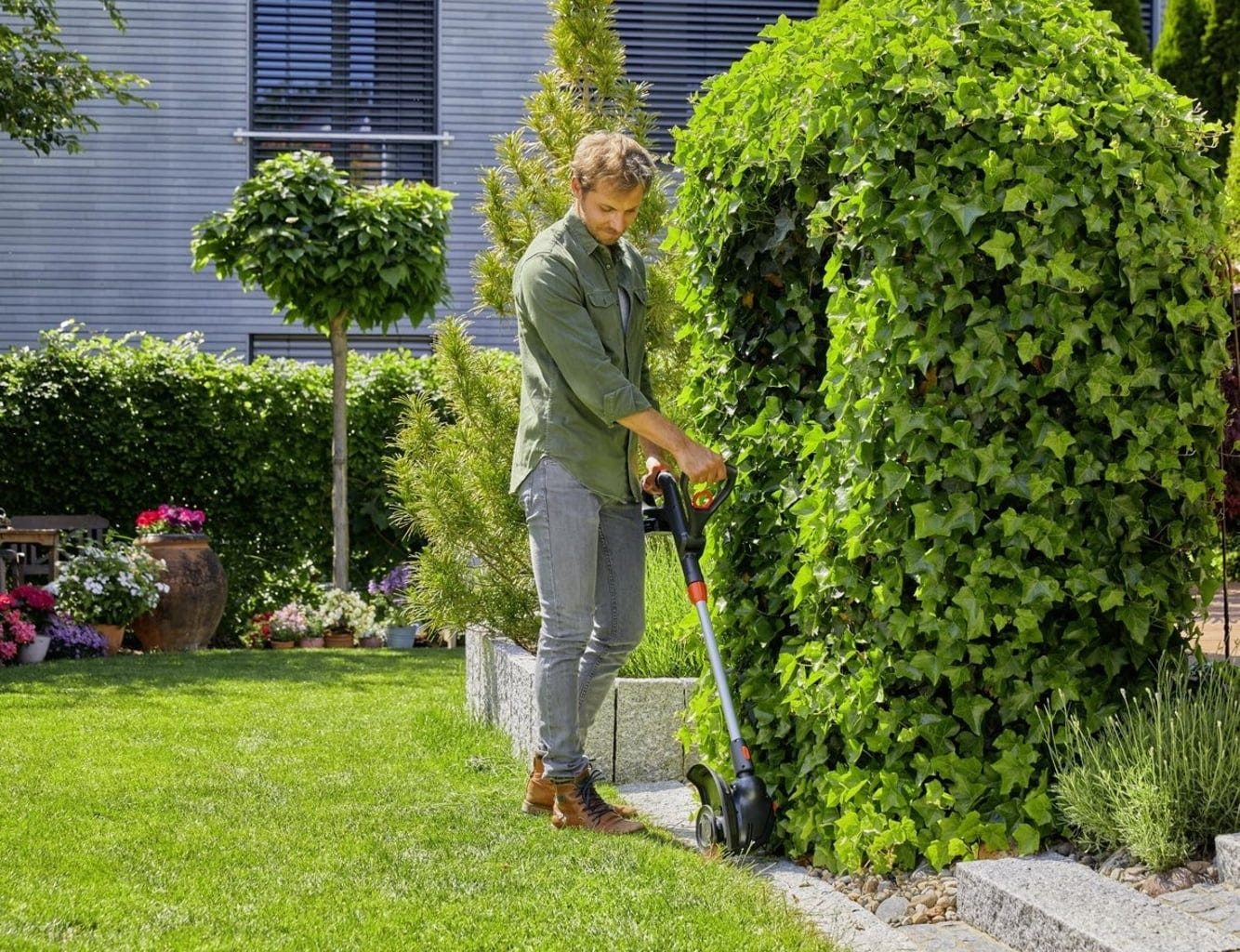 Gardena Akku-Trimmer ComfortCut 23/18V P4A Ready-To-Use Set