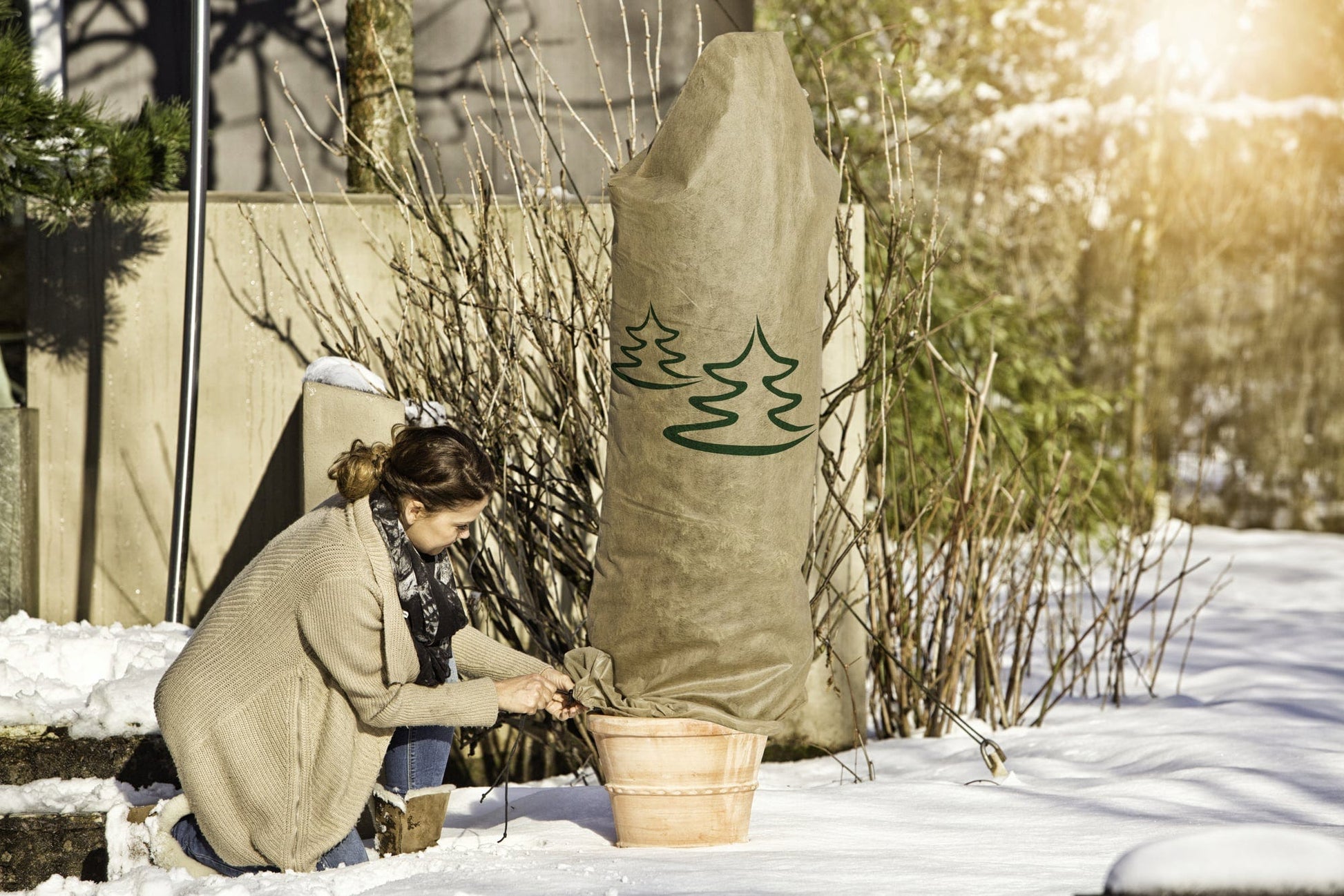 Windhager Winter-Deko-Vlieshaube Protect 0,6 X 1,8 M, Baum